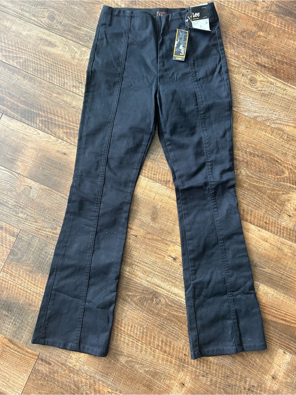 Lee Black High-Rise Pull-On Boot Jeans
Size Small